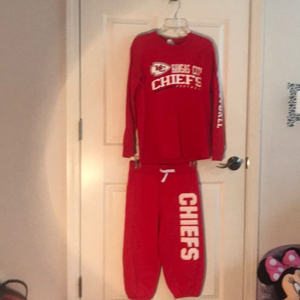 Girls Chiefs gear